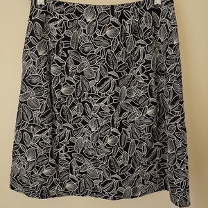 TALBOTS - BLACK & WHITE EMBROIDERED SKIRT